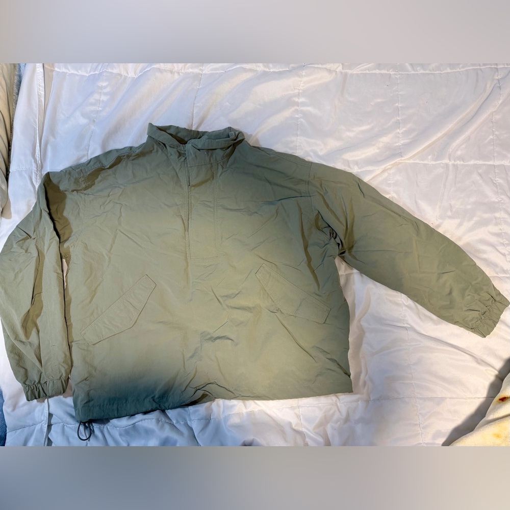 H&M Men's sage green pullover Windbreaker